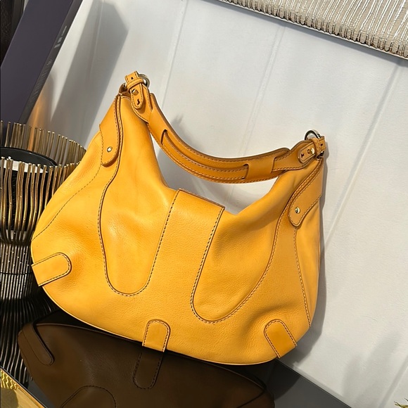 Valentino Garavani Vintage Mustard Leather Shoulder Bag - Picture 7 of 14